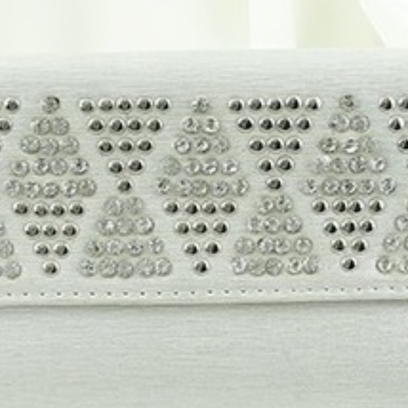 NWOT Silver Studded Diamond Rhinestone Evening Clutch With Shoulder Chain - Picture 2 of 2